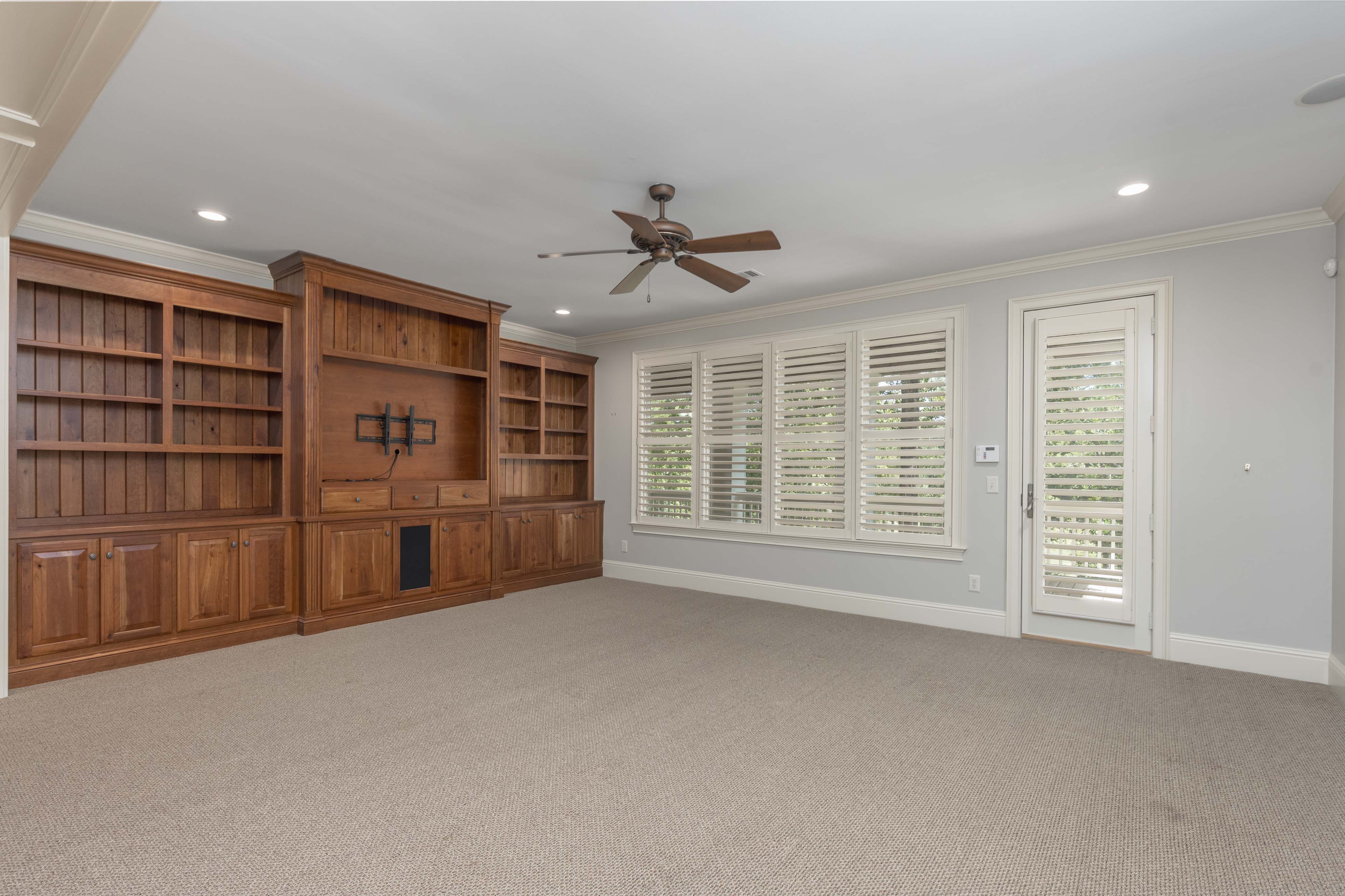 1050 Dejarnet Place image 35